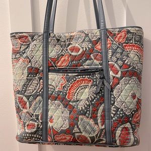 Vera Bradley Deluxe Size Tote
